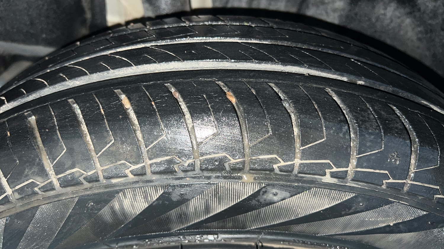 Used 2022 Maruti Suzuki Swift VXi AMT Petrol Automatic tyres RIGHT REAR TYRE TREAD VIEW
