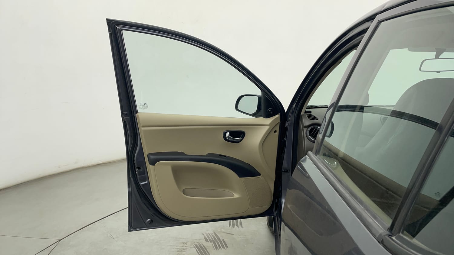Used 2014 Hyundai i10 Sportz 1.1 iRDE2 Petrol Manual interior LEFT FRONT DOOR OPEN VIEW