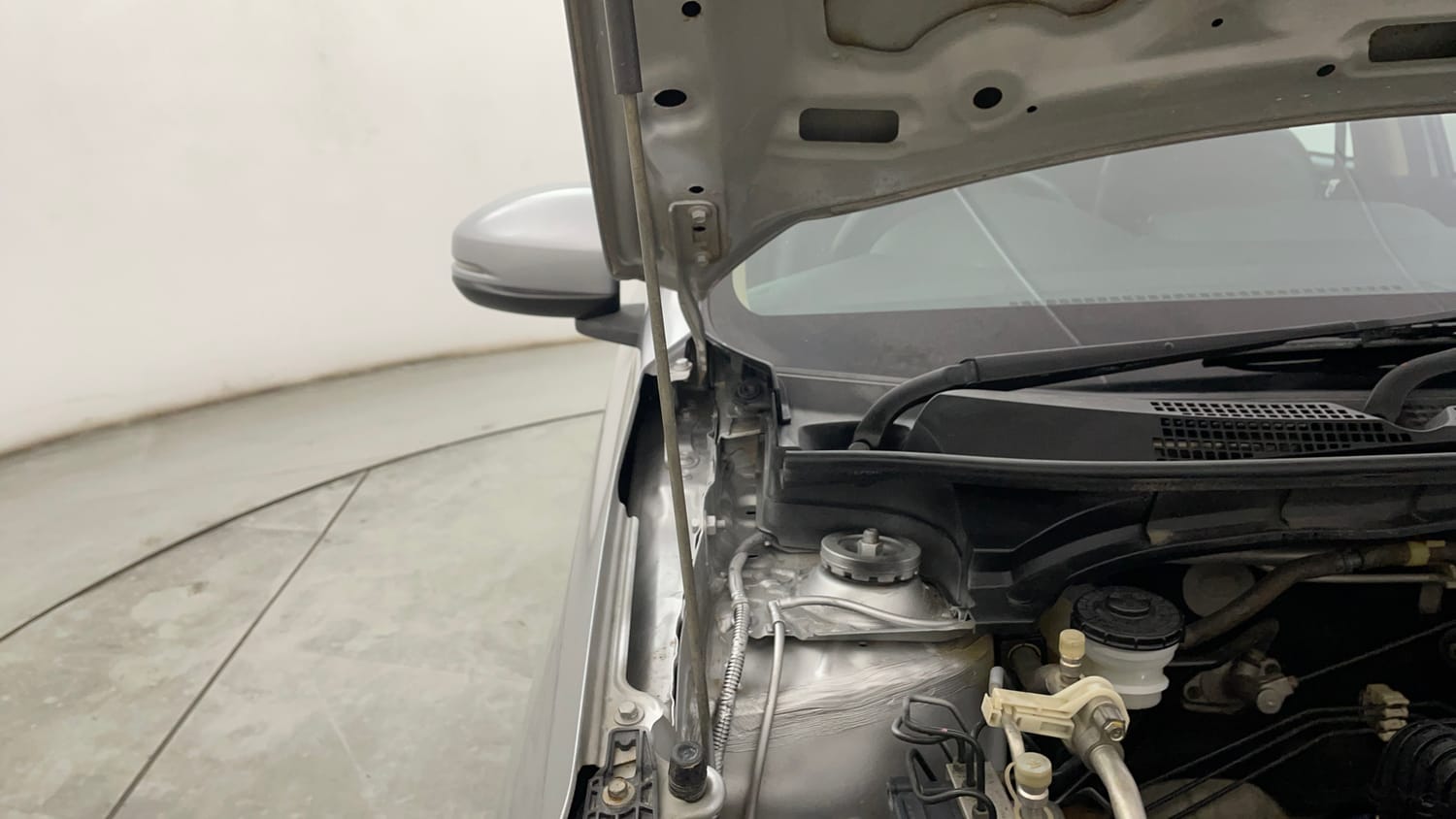 Used 2018 Honda Amaze 1.2 VX MT Petrol Petrol Manual engine ENGINE RIGHT SIDE HINGE & APRON VIEW