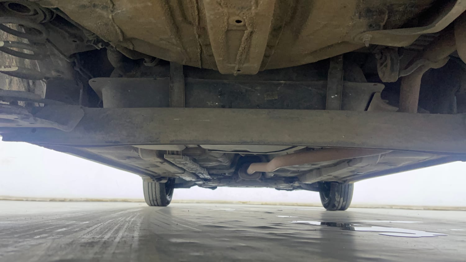 Used 2018 Hyundai Grand i10 Magna AT 1.2 Kappa VTVT Petrol Automatic extra REAR UNDERBODY VIEW (TAKEN FROM REAR)