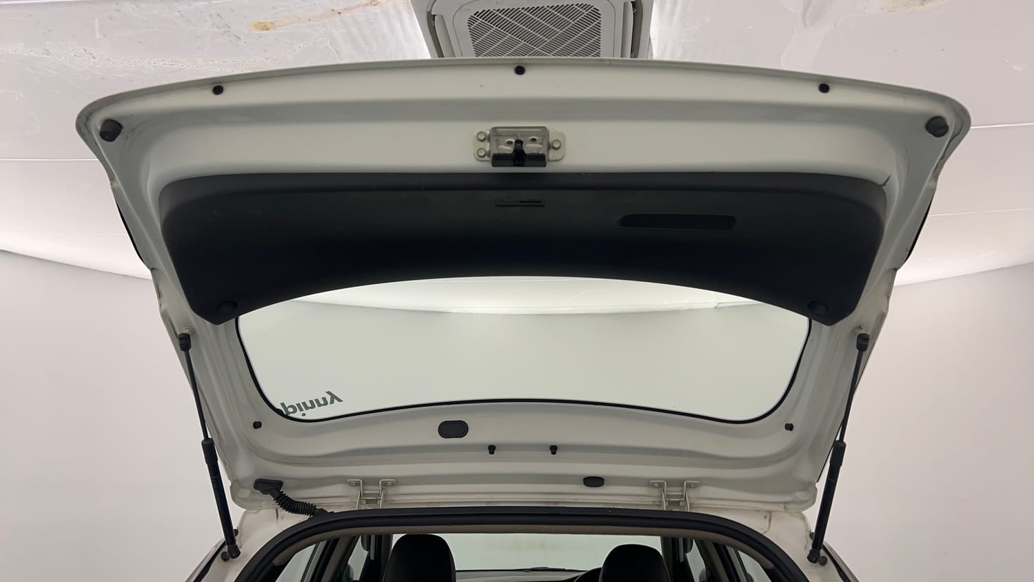 Used 2018 Hyundai Elite i20 Magna Executive 1.2 Petrol Manual interior DICKY DOOR OPEN VIEW
