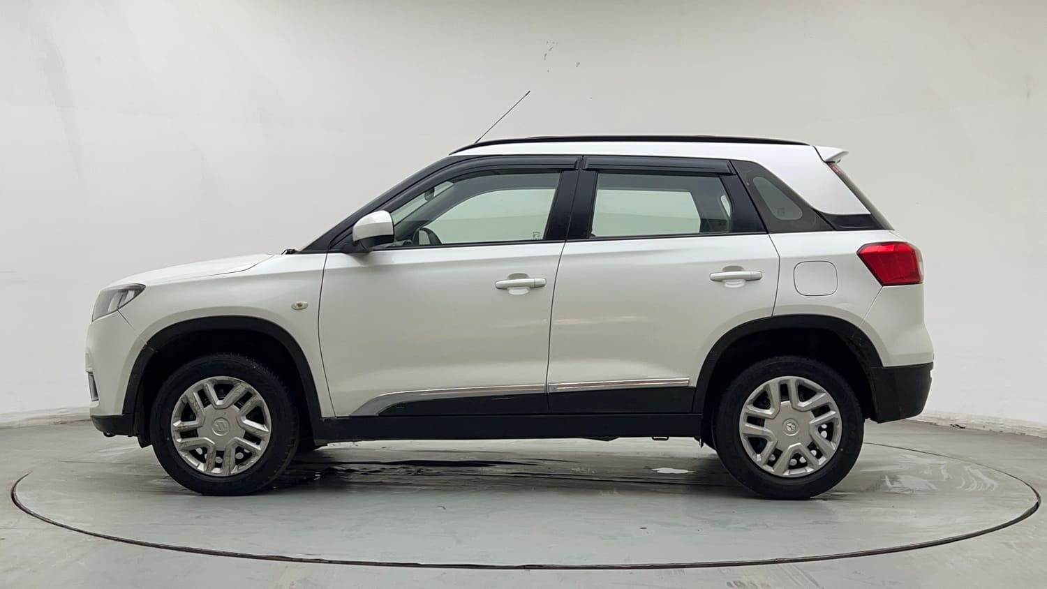 Used 2018 maruti-suzuki Vitara Brezza VDi AGS Diesel Automatic exterior LEFT SIDE VIEW