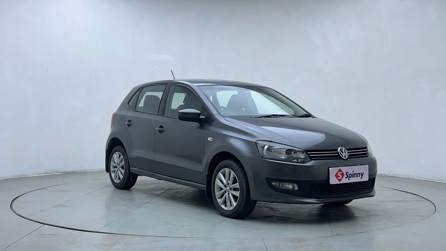 Used 2013 Volkswagen Polo Highline1.2L (P) Petrol Manual exterior RIGHT FRONT CORNER VIEW