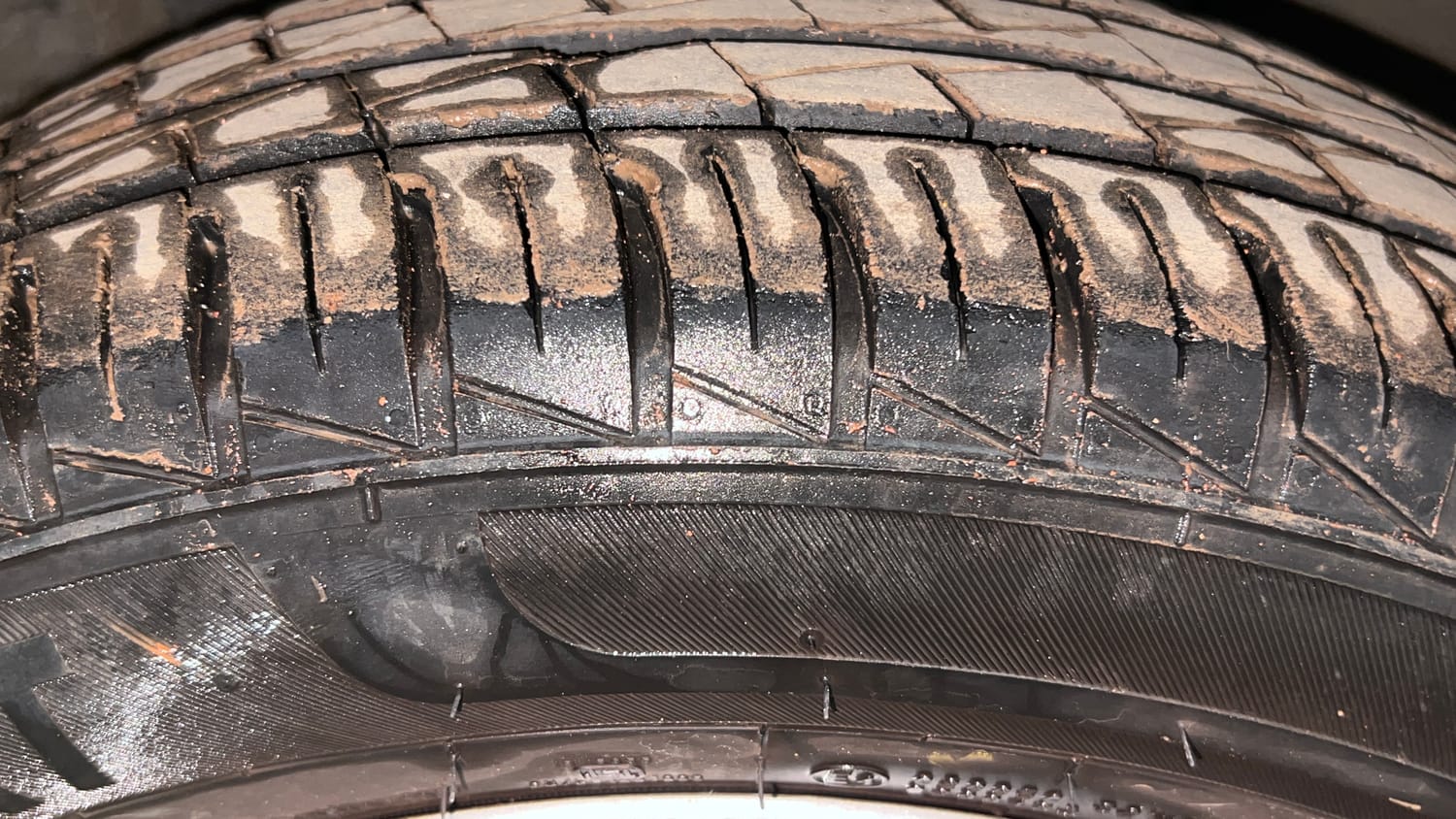 Used 2024 Renault Kwid RXT 1.0L AMT Petrol Automatic tyres RIGHT FRONT TYRE TREAD VIEW