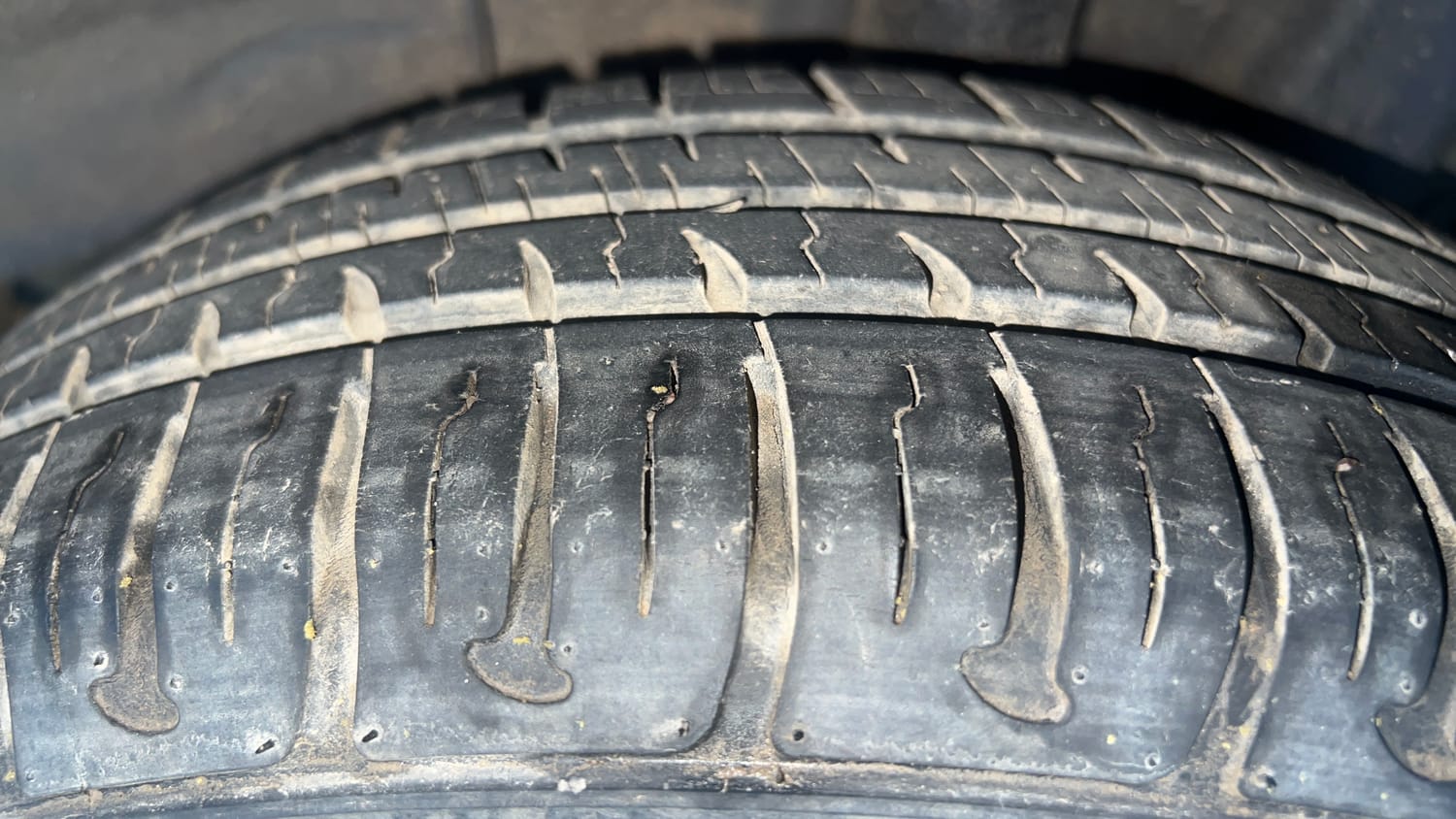 Used 2017 Hyundai Grand i10 Asta AT 1.2 Kappa VTVT (O) Petrol Automatic tyres LEFT REAR TYRE TREAD VIEW