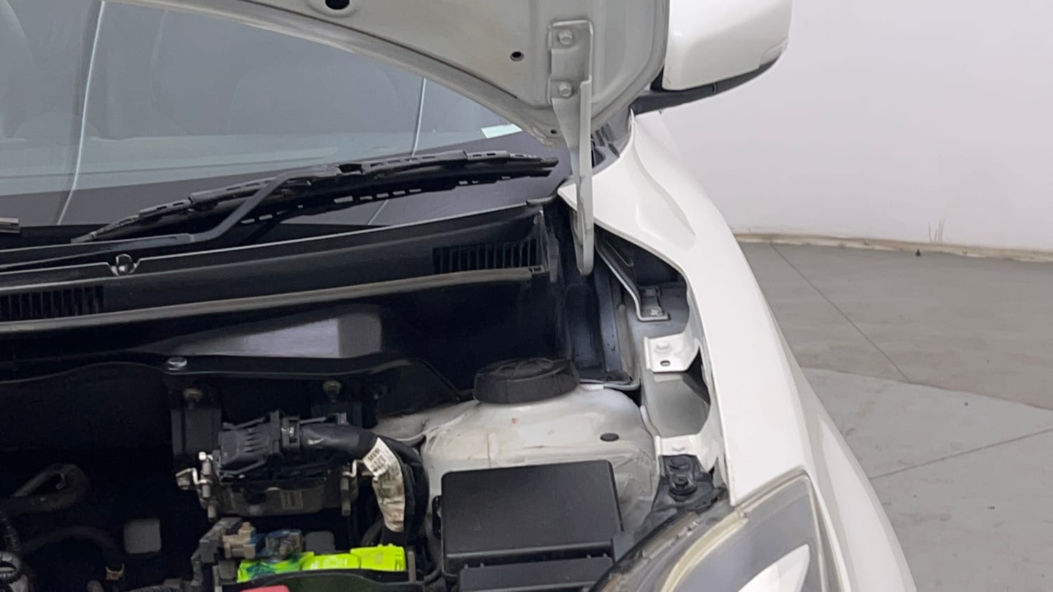 Used 2019 Maruti Suzuki Swift ZXi Plus Petrol Manual engine ENGINE LEFT SIDE HINGE & APRON VIEW