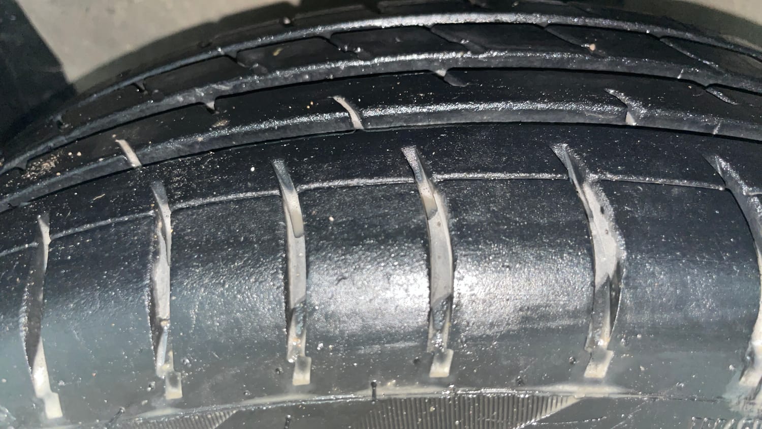 Used 2014 Maruti Suzuki Ritz Lxi BS-IV Petrol Manual tyres LEFT FRONT TYRE TREAD VIEW