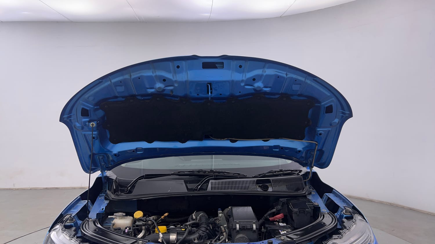 Used 2023 Renault Kiger RXZ 1.0 Turbo MT Dual Tone Petrol Manual engine ENGINE & BONNET OPEN FRONT VIEW