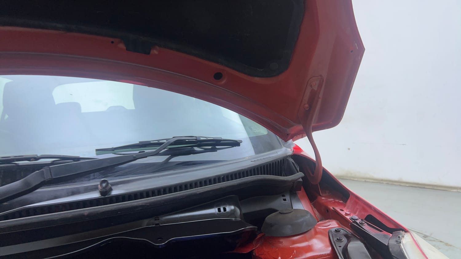 Used 2015 Maruti Suzuki Swift VXi Petrol Manual engine ENGINE LEFT SIDE HINGE & APRON VIEW