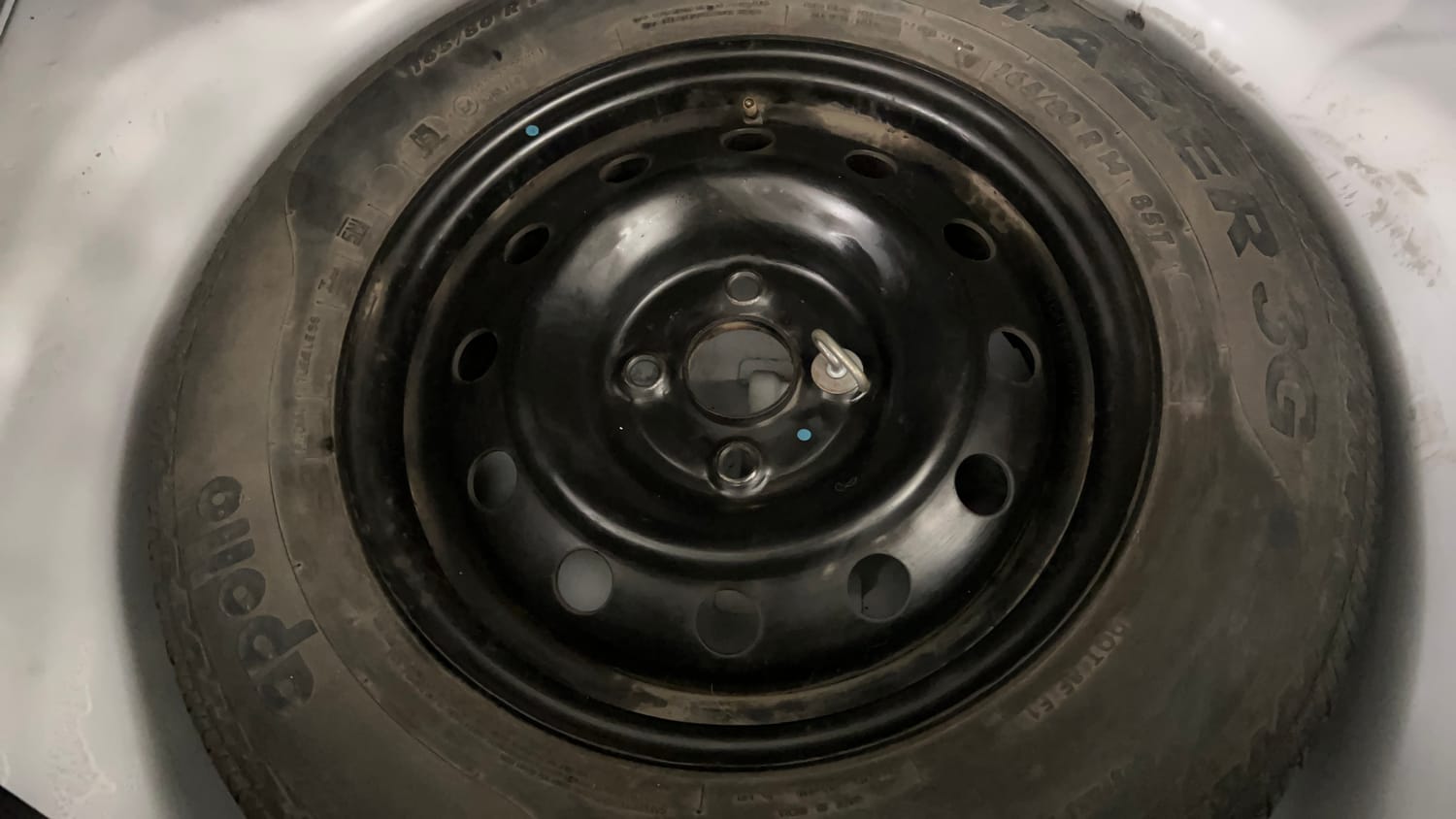 Used 2015 Maruti Suzuki Swift VXi Petrol Manual tyres SPARE TYRE VIEW
