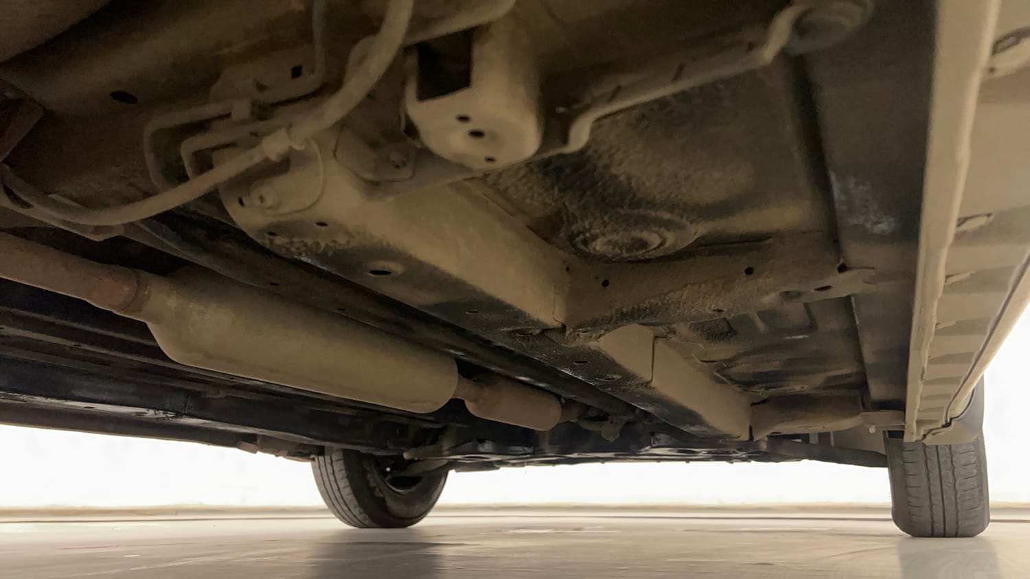 Used 2015 Maruti Suzuki Swift VXi Petrol Manual extra REAR RIGHT UNDERBODY VIEW