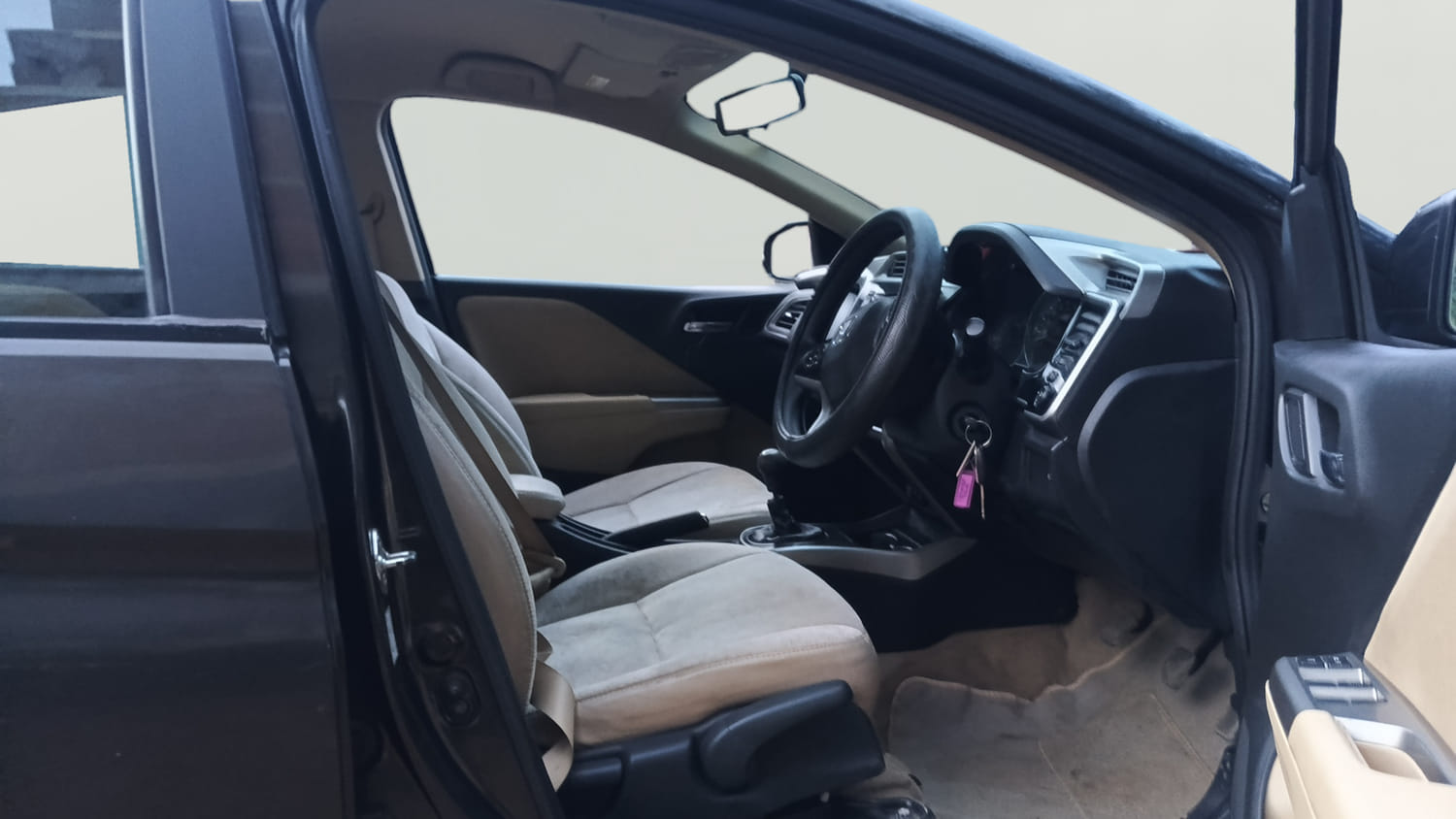 Used 2015 Honda City V Petrol Manual interior RIGHT SIDE FRONT DOOR CABIN VIEW