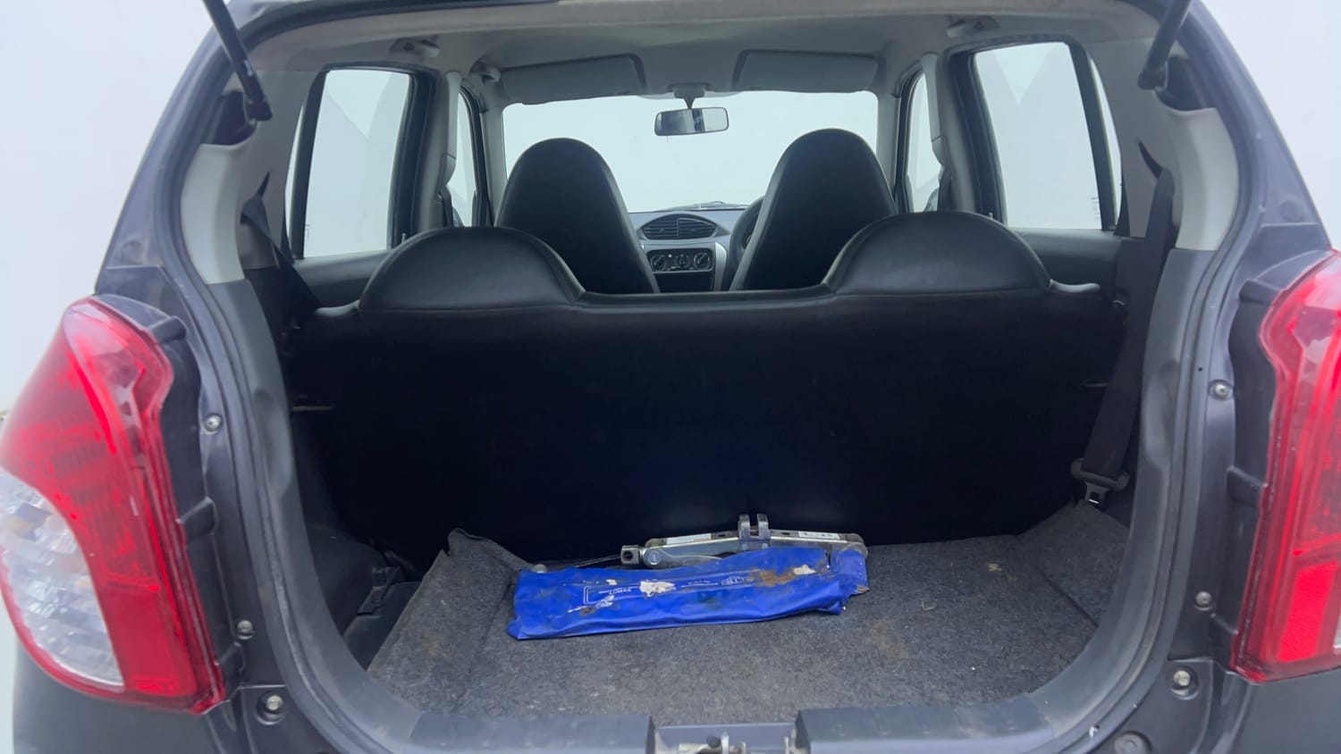 Used 2017 Maruti Suzuki Alto 800 LXi Petrol Manual interior DICKY INSIDE VIEW