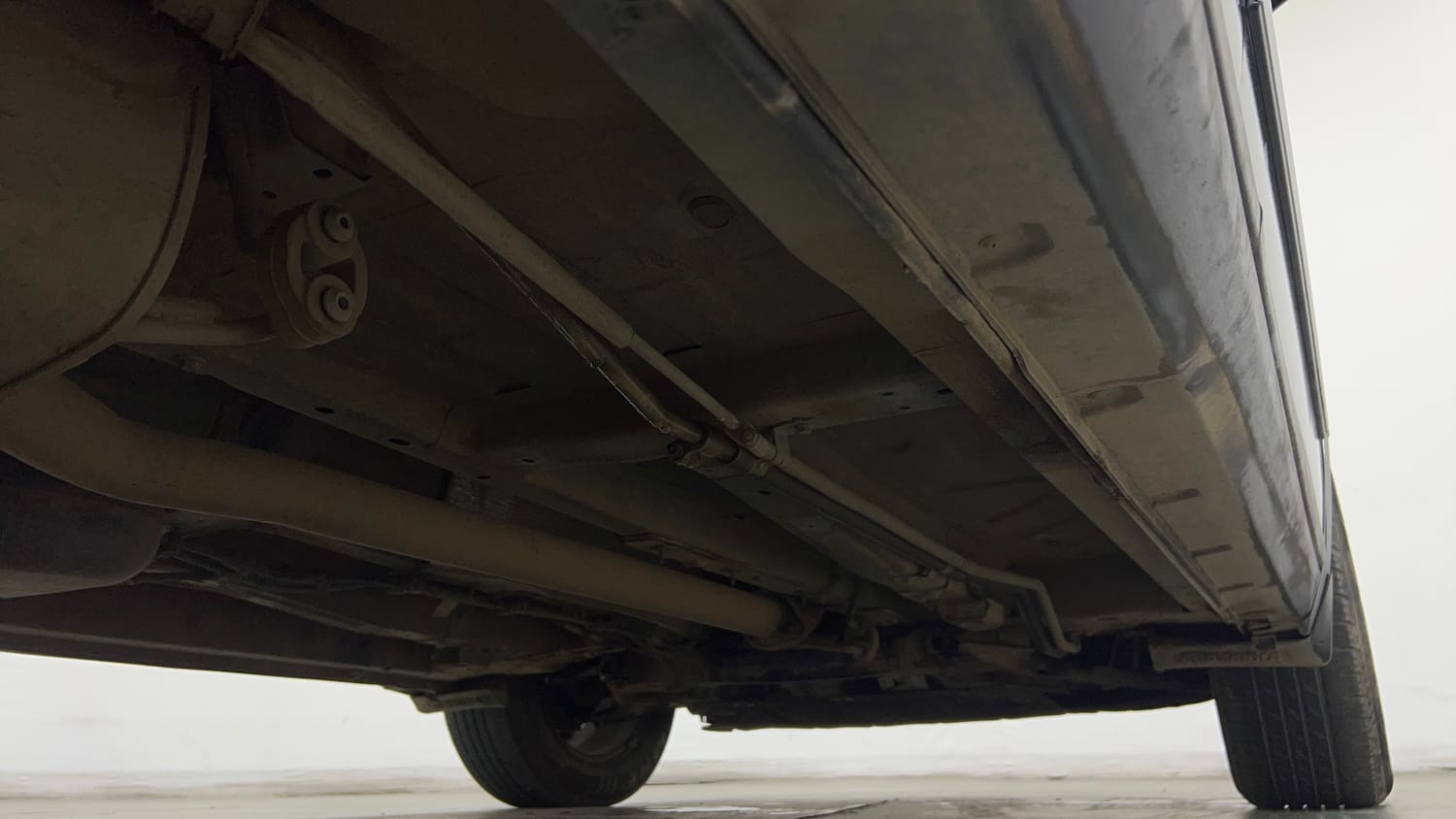 Used 2021 Mahindra XUV700 AX 7 Diesel AT Luxury Pack 7 STR Diesel Automatic extra REAR RIGHT UNDERBODY VIEW