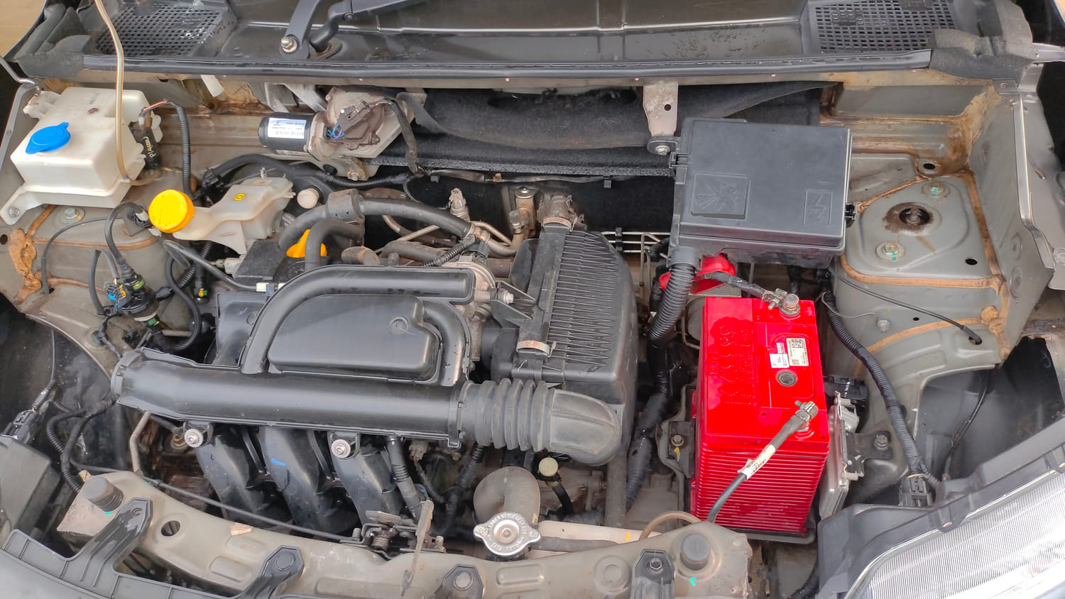 Used 2021 Renault Kwid RXT 1.0 Opt Petrol Manual engine ENGINE LEFT SIDE VIEW