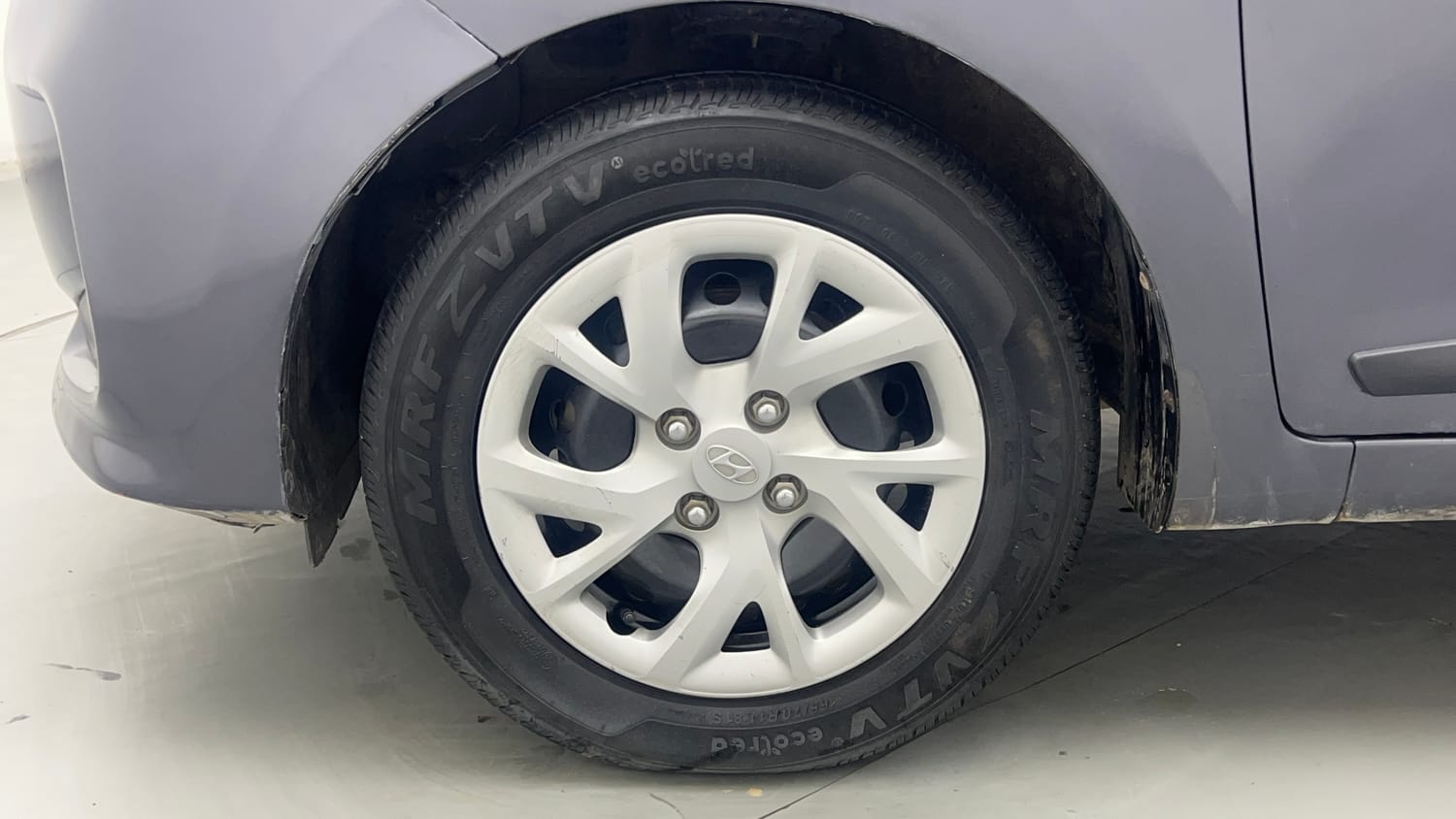 Used 2018 Hyundai Grand i10 Magna AT 1.2 Kappa VTVT Petrol Automatic tyres LEFT FRONT TYRE RIM VIEW