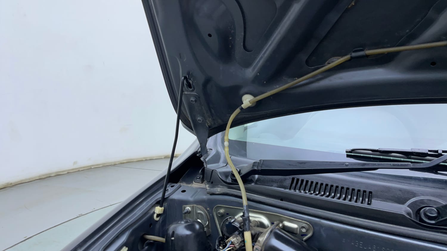 Used 2018 Maruti Suzuki Alto 800 LXi (O) Petrol Manual engine ENGINE RIGHT SIDE HINGE & APRON VIEW
