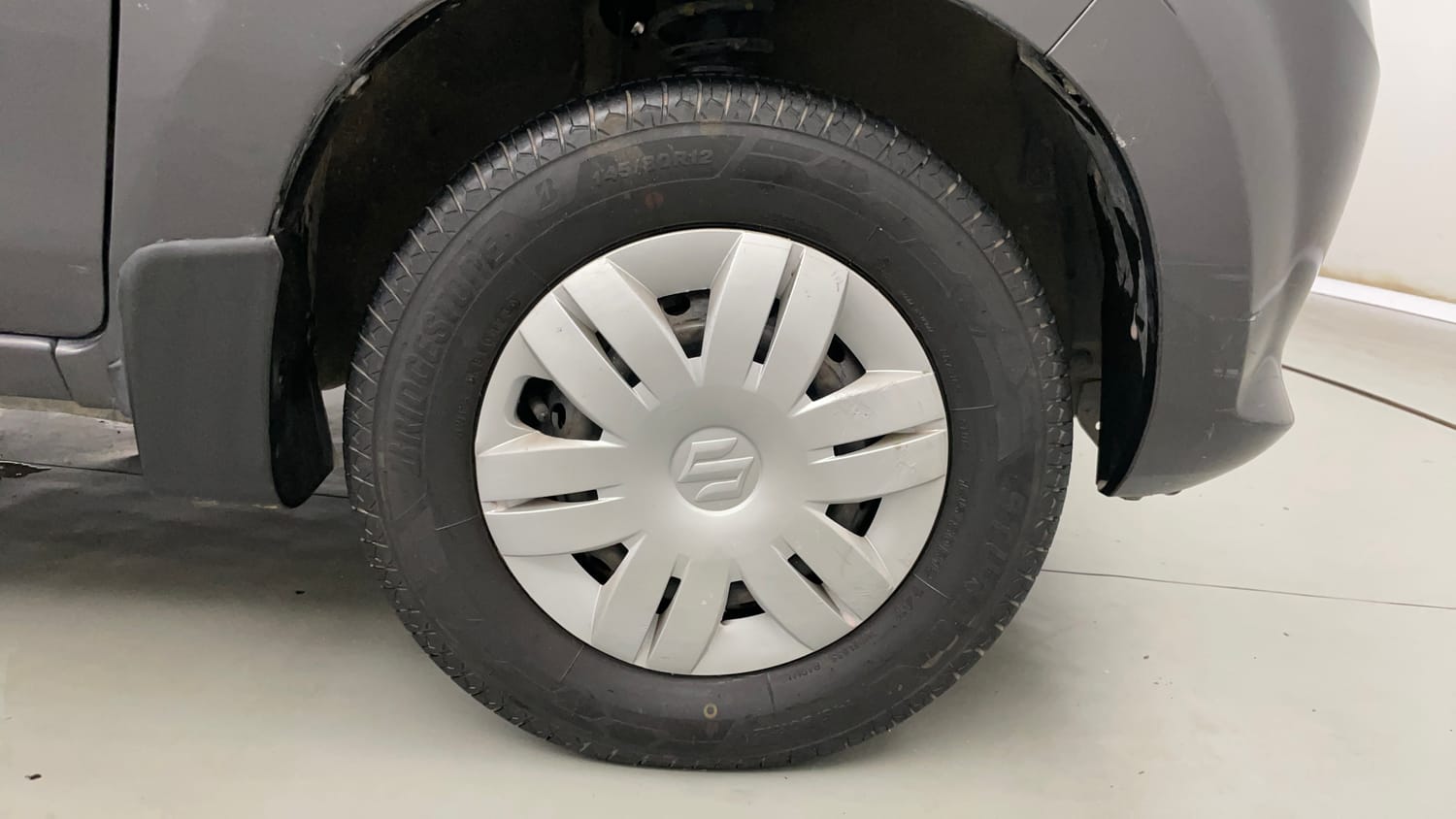 Used 2016 Maruti Suzuki Alto 800 Lxi Petrol Manual tyres RIGHT FRONT TYRE RIM VIEW