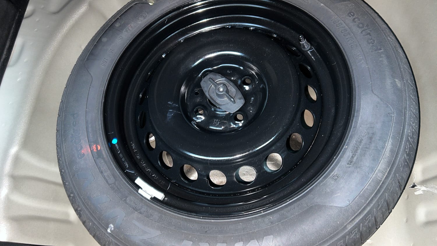 Used 2021 Maruti Suzuki Baleno Delta Petrol Manual tyres SPARE TYRE VIEW