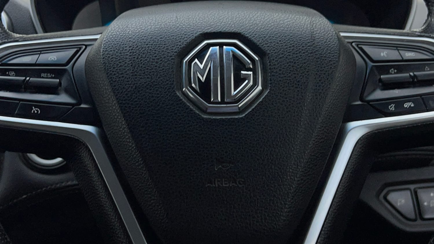 Used 2019 MG Motors Hector Sharp Hybrid 1.5 Petrol Hybrid Manual top_features Airbags