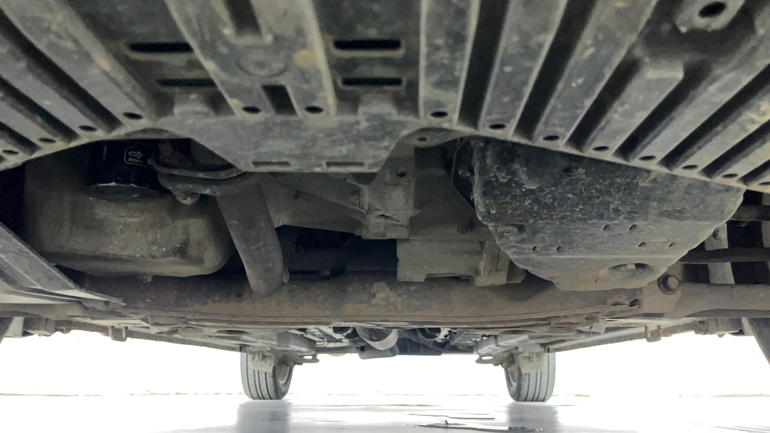 Used 2018 Maruti Suzuki Ciaz Alpha Hybrid 1.5 AT Petrol Automatic extra FRONT LEFT UNDERBODY VIEW