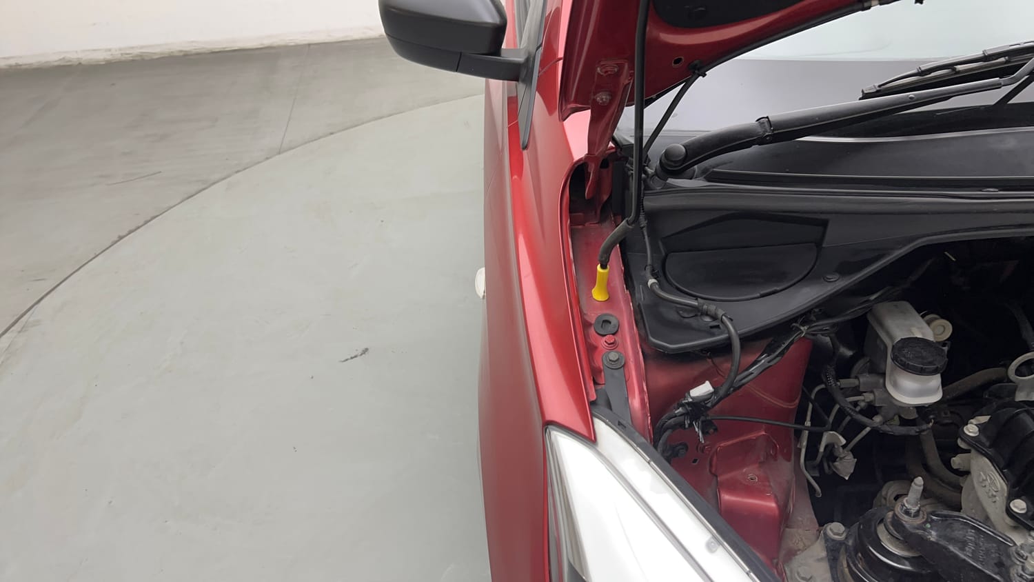 Used 2019 Tata Tiago Revotron XE Petrol Manual engine ENGINE RIGHT SIDE HINGE & APRON VIEW