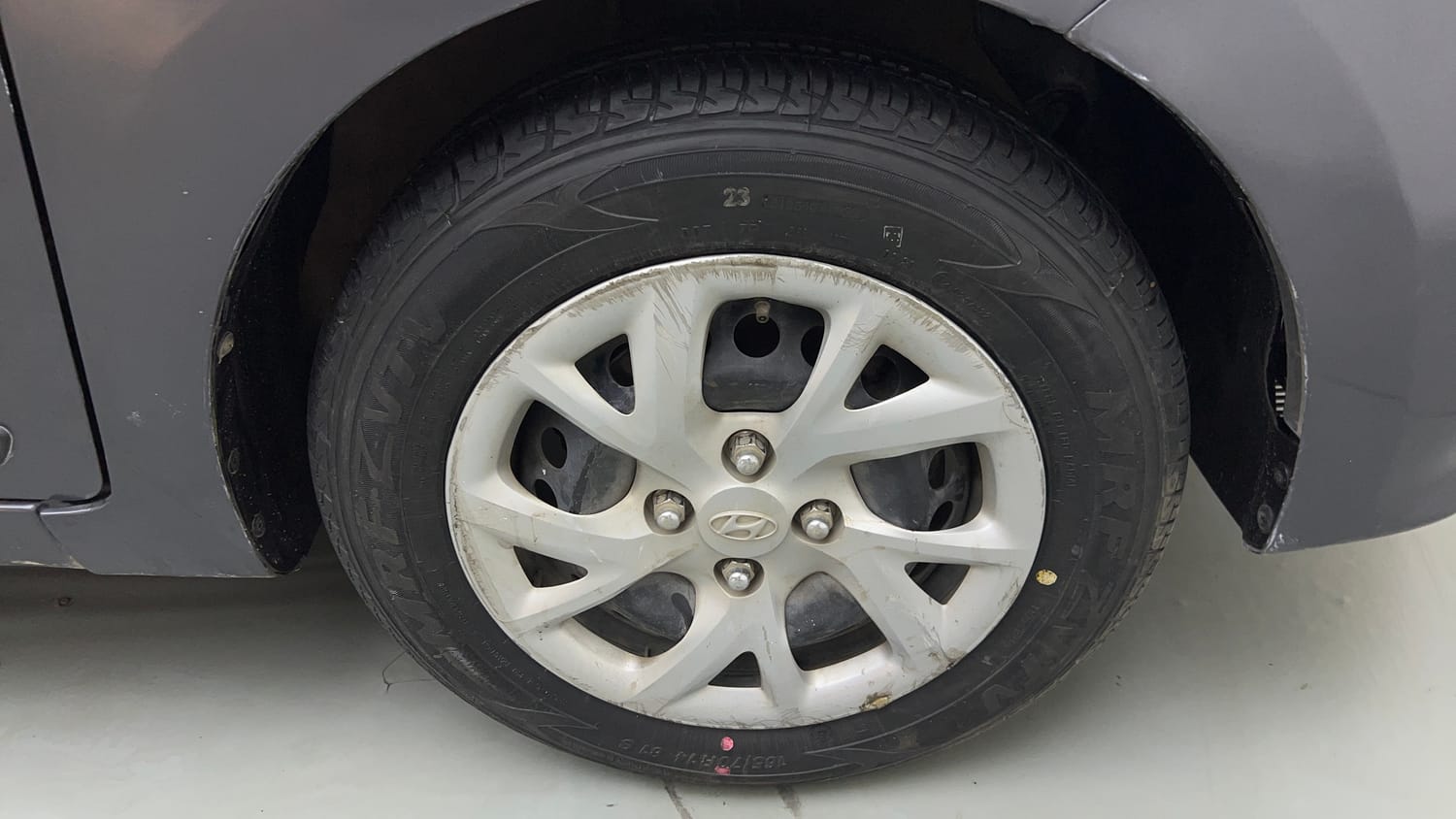 Used 2019 Hyundai Grand i10 Magna 1.2 Kappa VTVT Petrol Manual tyres RIGHT FRONT TYRE RIM VIEW