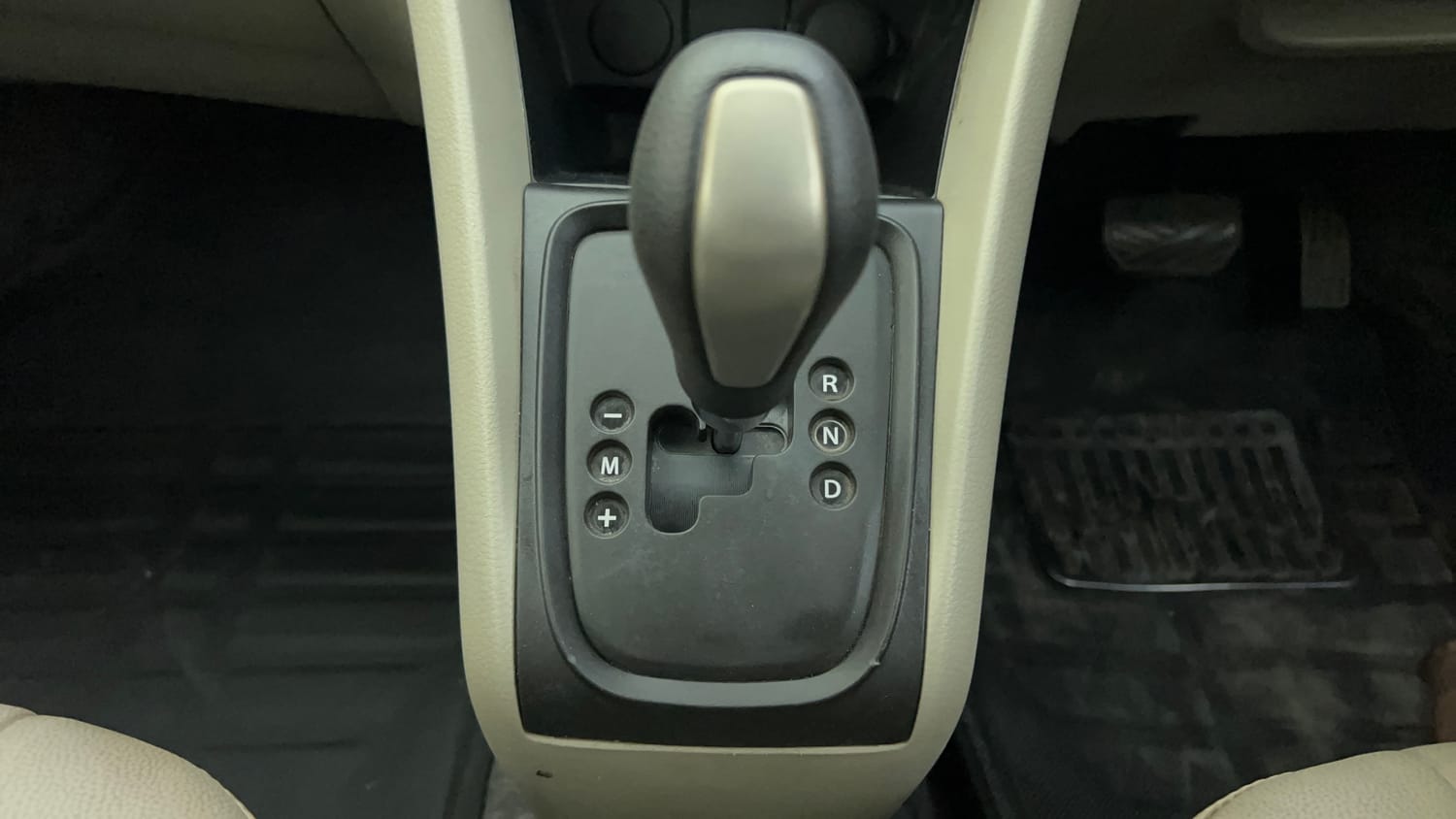 Used 2015 Maruti Suzuki Celerio VXi AMT Petrol Automatic interior GEAR  KNOB VIEW