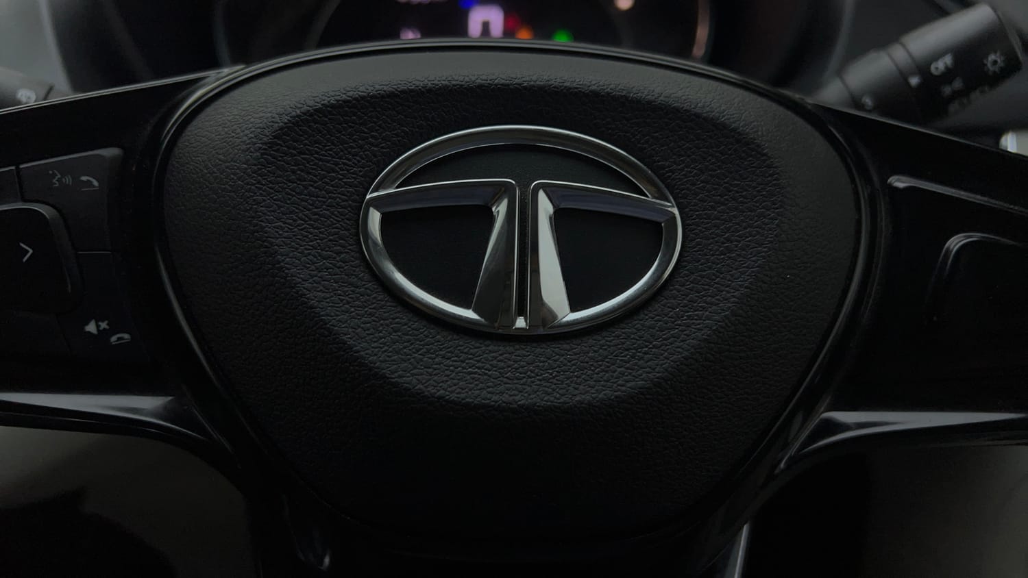 Used 2021 Tata Nexon XZA Plus Petrol Automatic top_features Airbags
