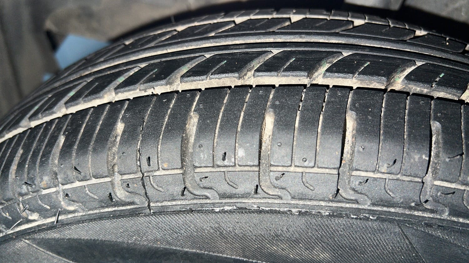 Used 2017 Datsun Redi-GO T (O) Petrol Manual tyres LEFT FRONT TYRE TREAD VIEW