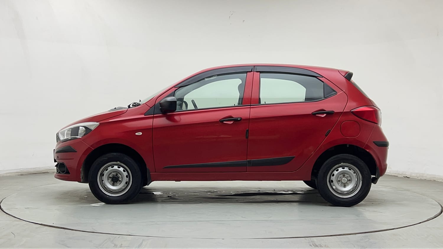 Used 2019 Tata Tiago Revotron XE Petrol Manual exterior LEFT SIDE VIEW