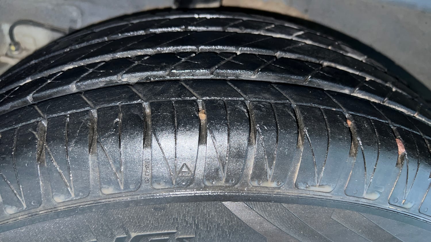 Used 2023 Kia Sonet HTX 1.0 Turbo Petrol DCT Petrol Automatic tyres RIGHT REAR TYRE TREAD VIEW