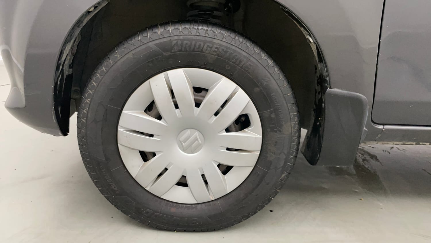Used 2016 Maruti Suzuki Alto 800 Lxi Petrol Manual tyres LEFT FRONT TYRE RIM VIEW