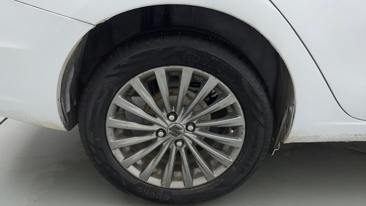 Used 2016 Maruti Suzuki Ciaz ZXI+ AT Petrol Automatic tyres RIGHT REAR TYRE RIM VIEW