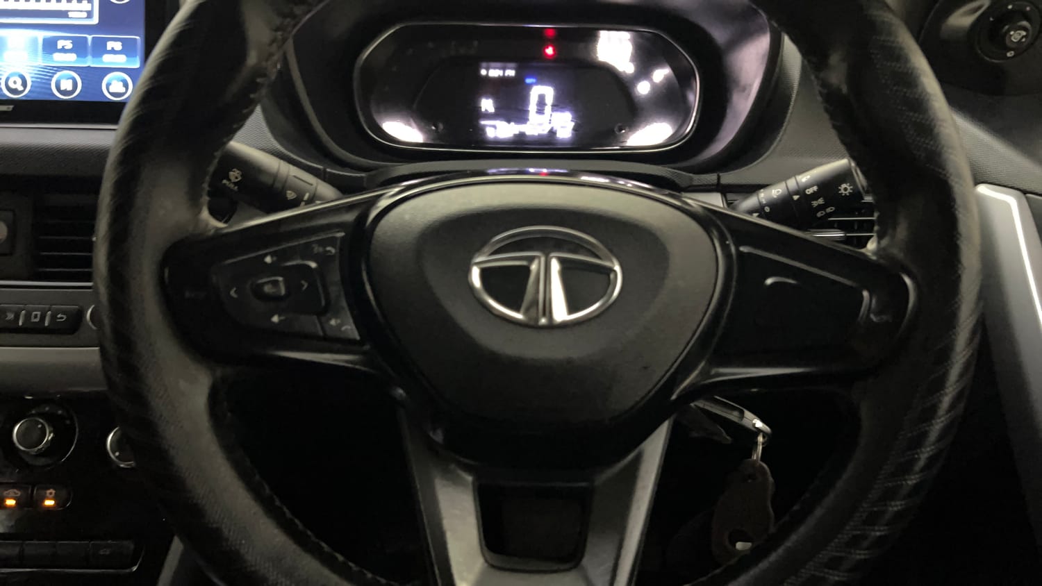 Used 2022 Tata Nexon XMA (S) Petrol Automatic top_features Airbags