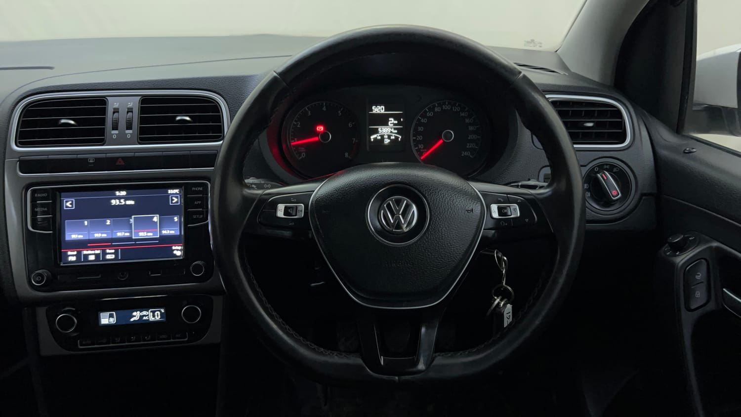 Used 2018 Volkswagen Polo Highline Plus 1.2( P)16 Alloy Petrol Manual interior STEERING VIEW