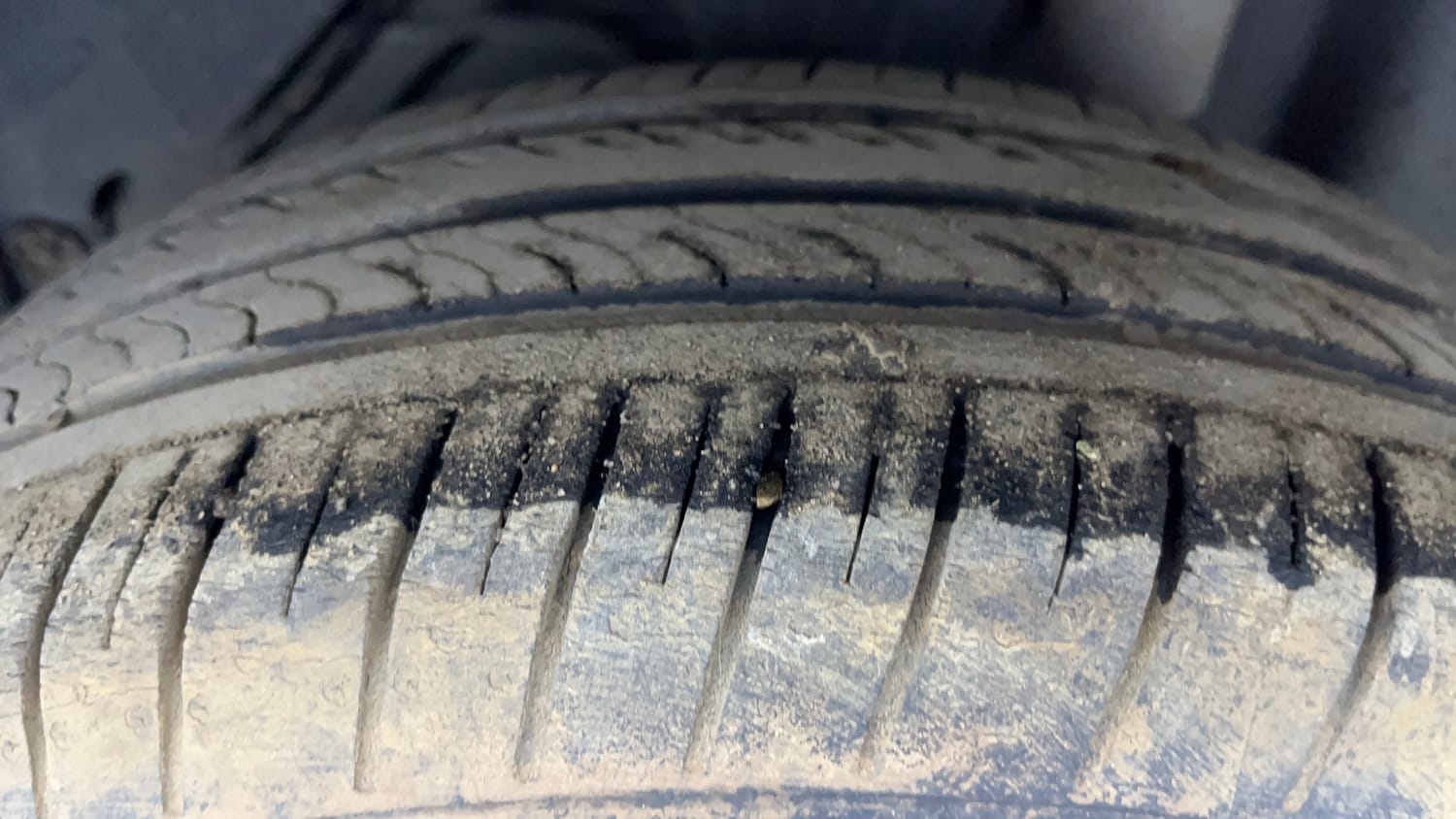 Used 2017 Ford Figo Trend 1.2 Ti-VCT Petrol Manual tyres LEFT REAR TYRE TREAD VIEW
