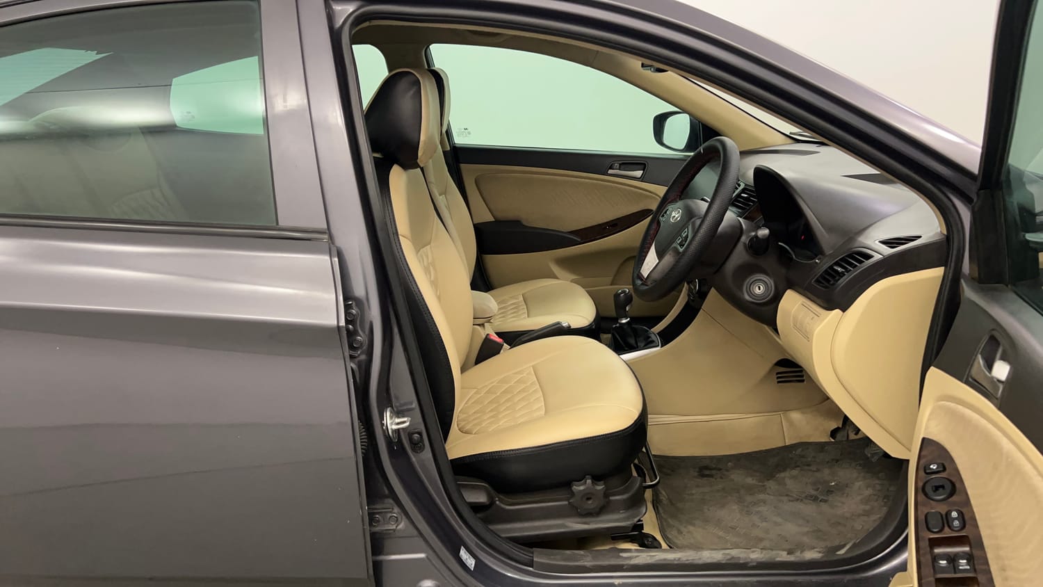 Used 2016 Hyundai Verna 1.6 VTVT SX Petrol Manual interior RIGHT SIDE FRONT DOOR CABIN VIEW