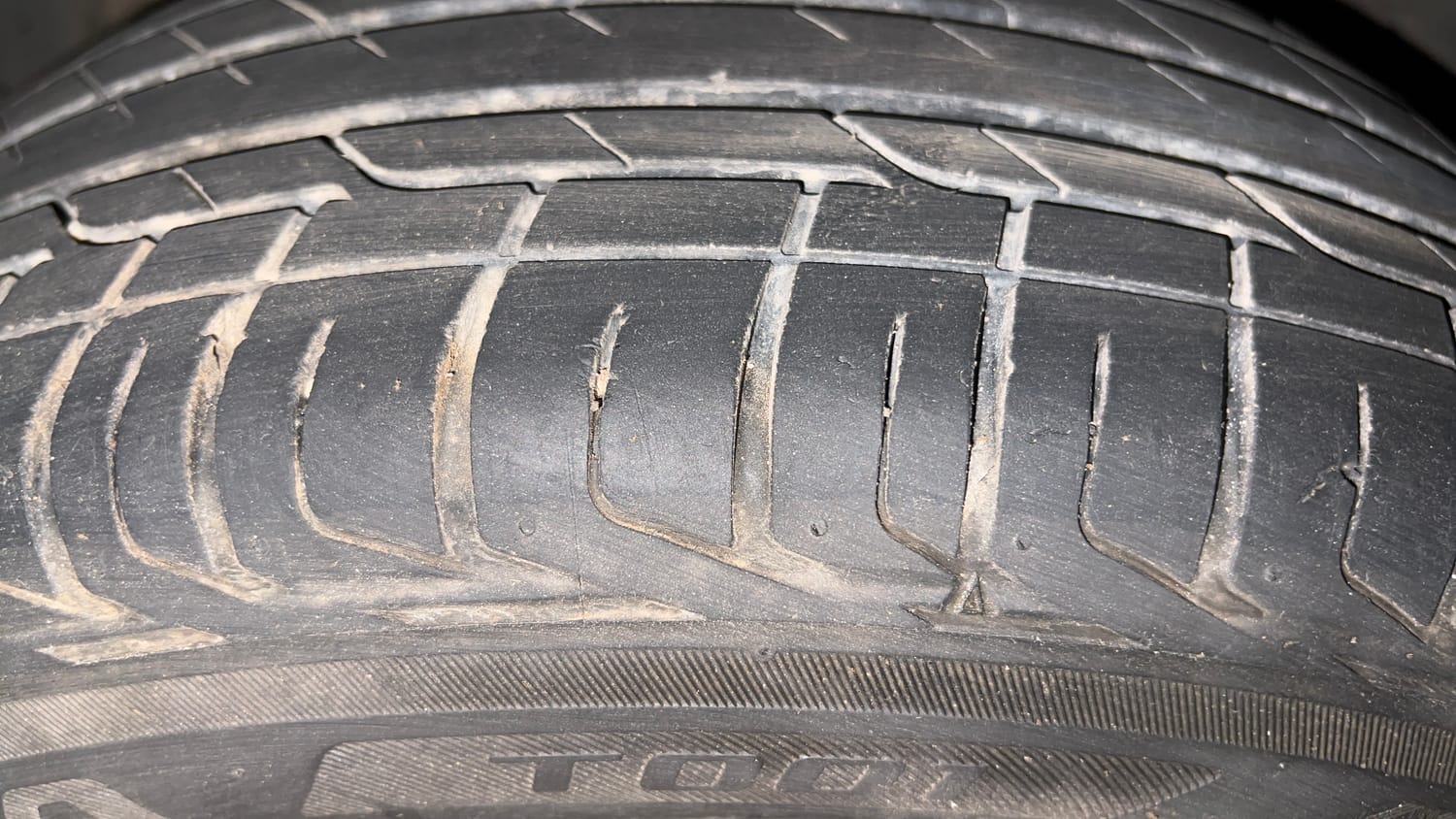 Used 2022 Tata Nexon XMA (S) Petrol Automatic tyres LEFT FRONT TYRE TREAD VIEW