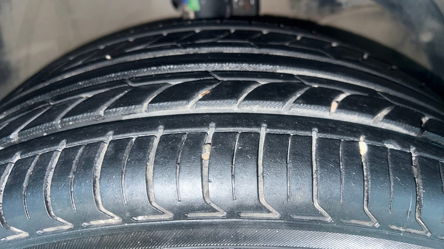 Used 2018 Maruti Suzuki Baleno Zeta 1.2 Petrol Manual tyres RIGHT FRONT TYRE TREAD VIEW