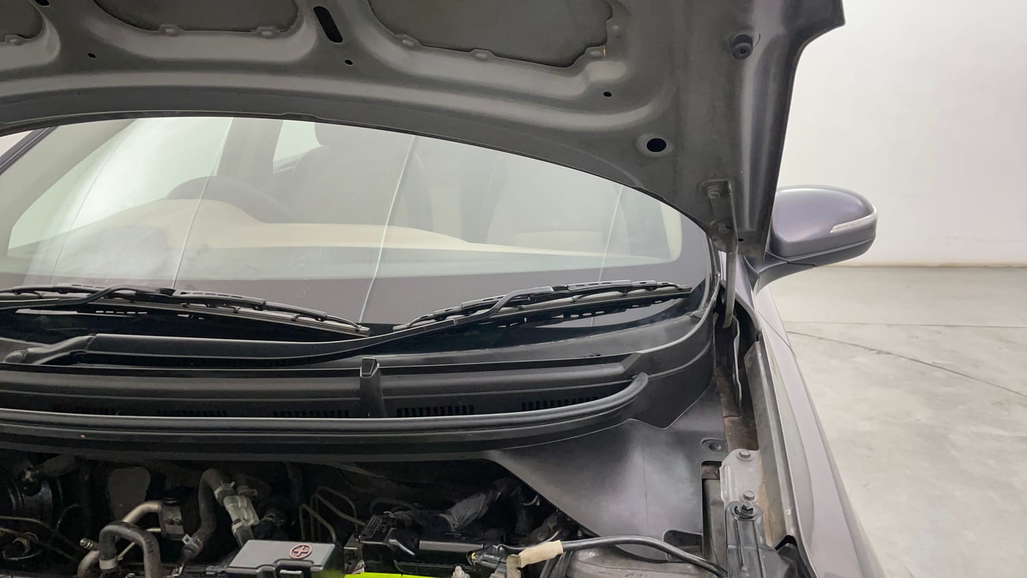Used 2019 Hyundai Elite i20 Sportz Plus 1.2 CVT Petrol Automatic engine ENGINE LEFT SIDE HINGE & APRON VIEW