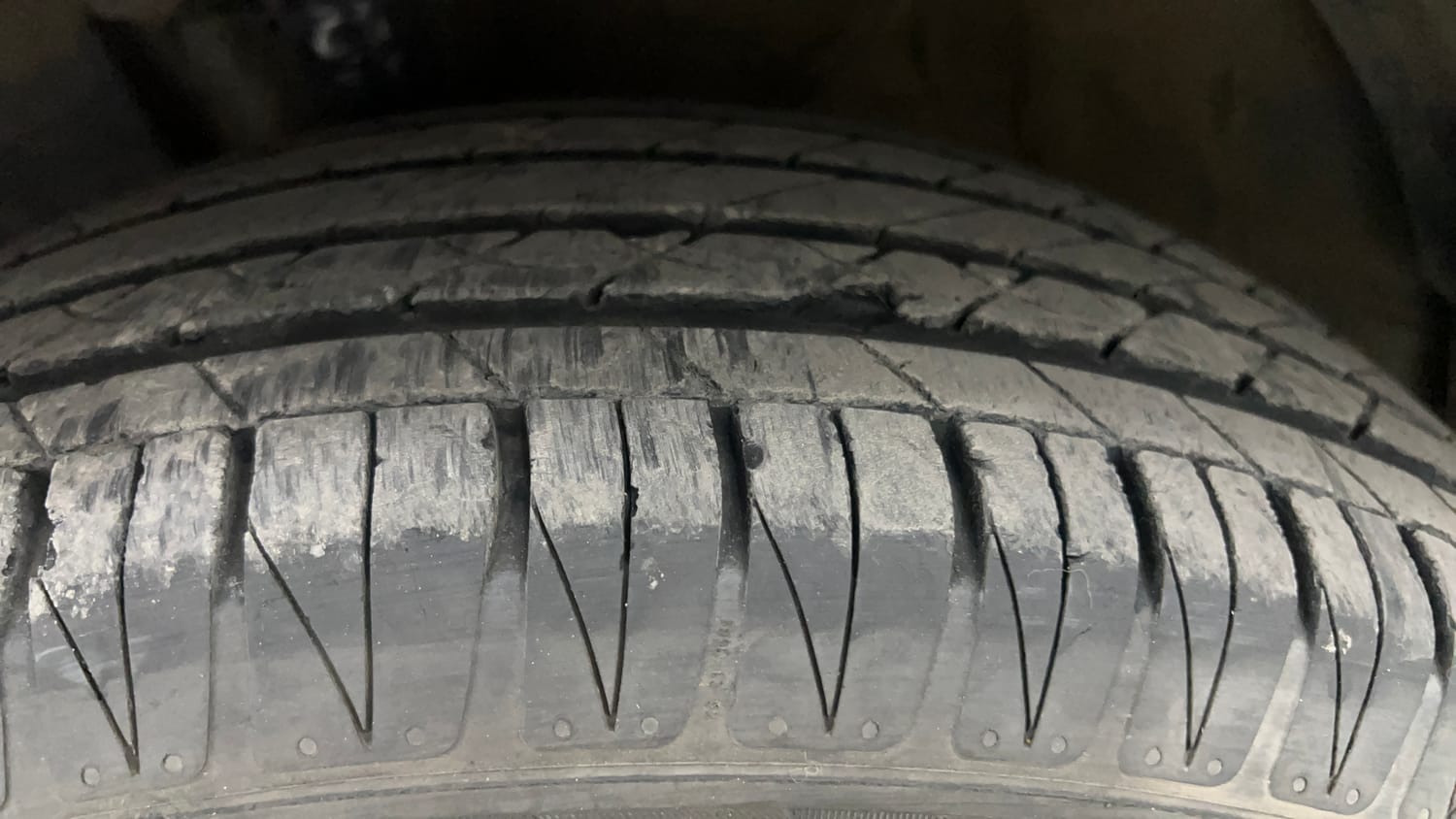 Used 2023 Kia Sonet HTX 1.0 DCT Petrol Automatic tyres LEFT FRONT TYRE TREAD VIEW
