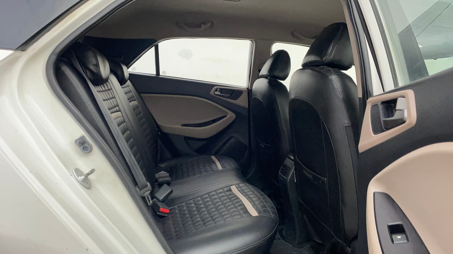 Used 2018 Hyundai Elite i20 Asta 1.2 (O) Petrol Manual interior RIGHT SIDE REAR DOOR CABIN VIEW