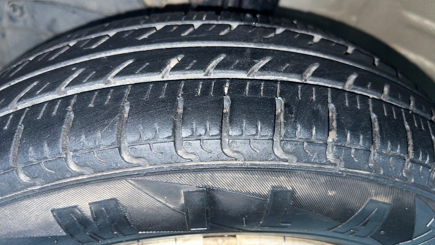 Used 2020 Maruti Suzuki Wagon R LXi 1.0 CNG Cng Manual tyres LEFT FRONT TYRE TREAD VIEW