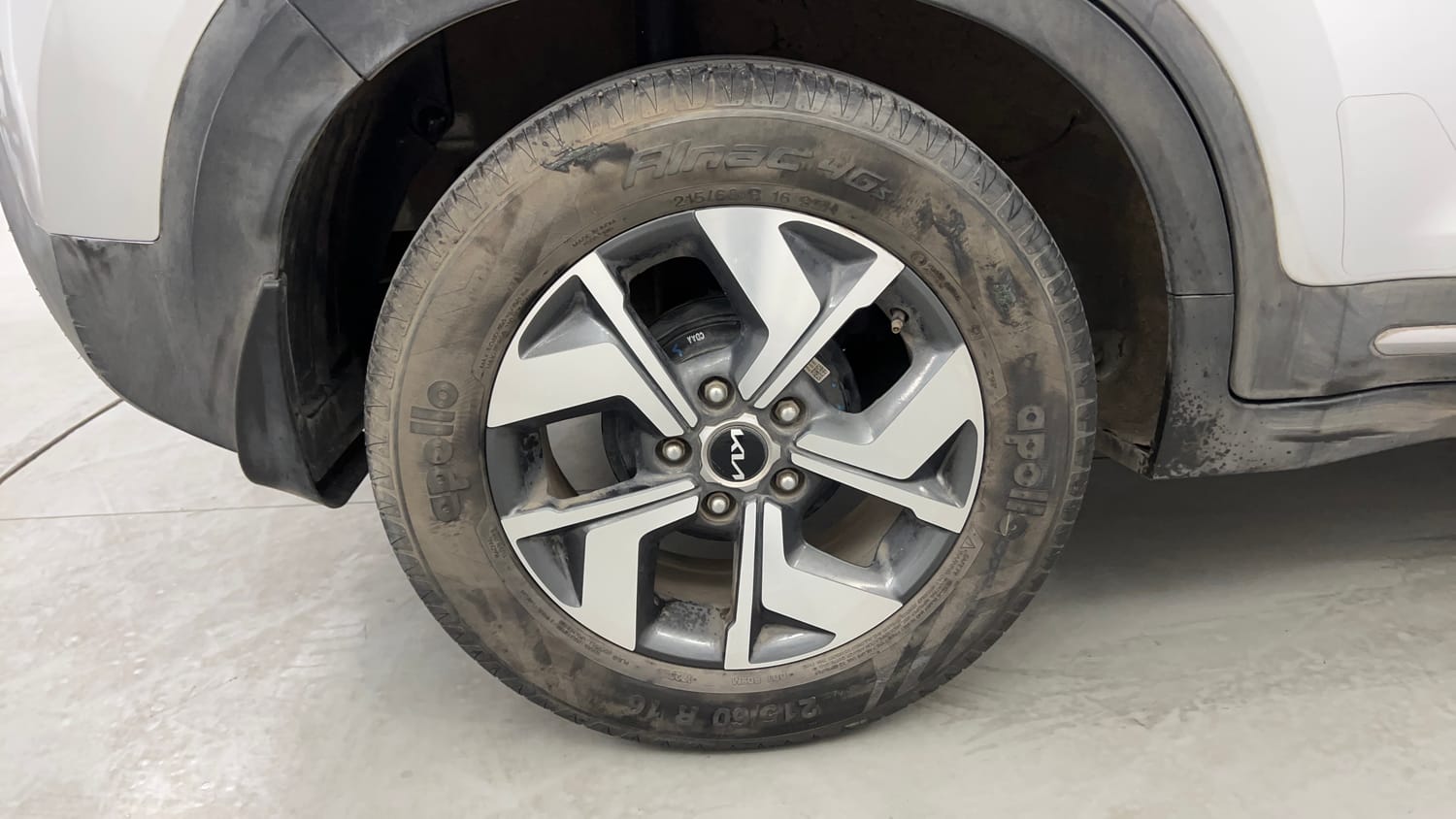 Used 2023 Kia Sonet HTX 1.0 DCT Petrol Automatic tyres RIGHT REAR TYRE RIM VIEW
