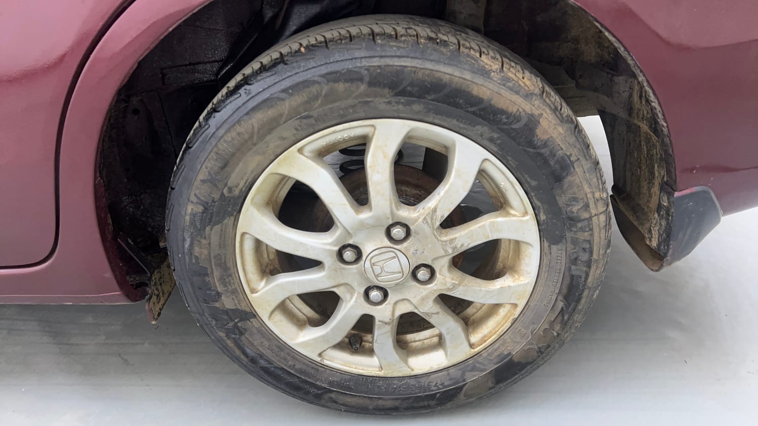 Used 2014 Honda Amaze 1.2 VX i-VTEC Petrol Manual tyres LEFT REAR TYRE RIM VIEW