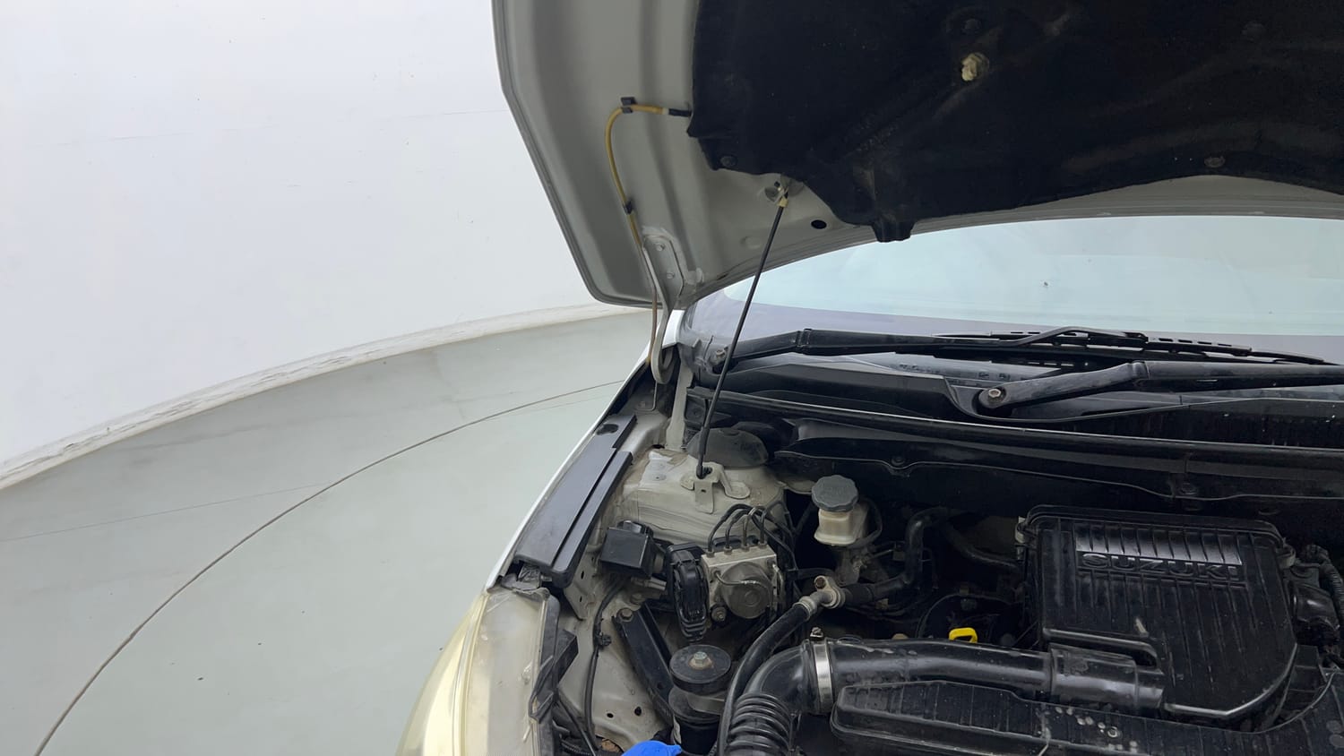 Used 2016 Maruti Suzuki Ciaz ZXI+ AT Petrol Automatic engine ENGINE RIGHT SIDE HINGE & APRON VIEW