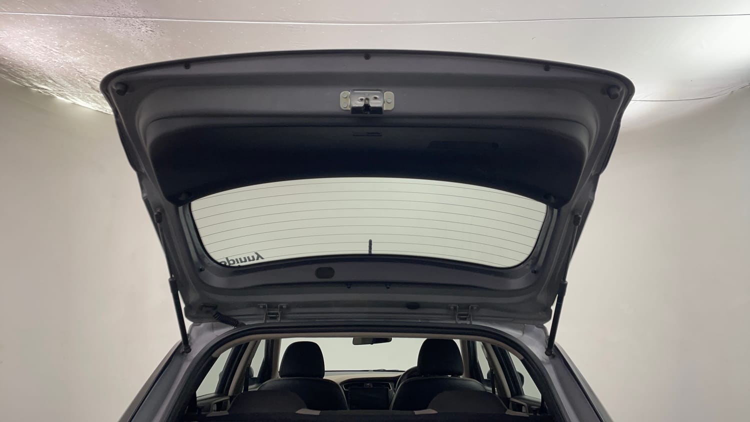 Used 2019 Hyundai Elite i20 Sportz Plus 1.2 CVT Petrol Automatic interior DICKY DOOR OPEN VIEW