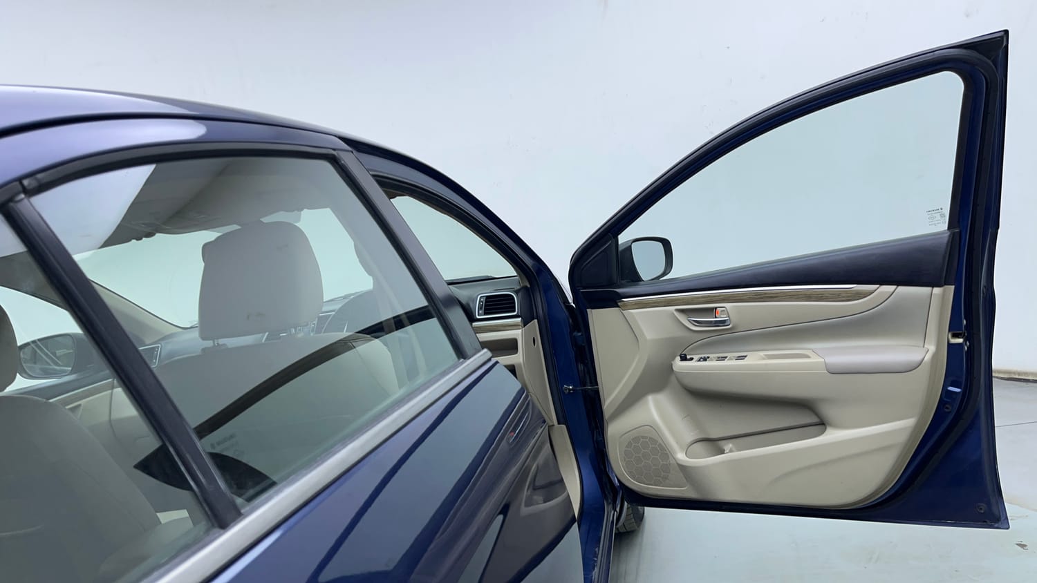 Used 2018 Maruti Suzuki Ciaz Alpha Hybrid 1.5 AT Petrol Automatic interior RIGHT FRONT DOOR OPEN VIEW