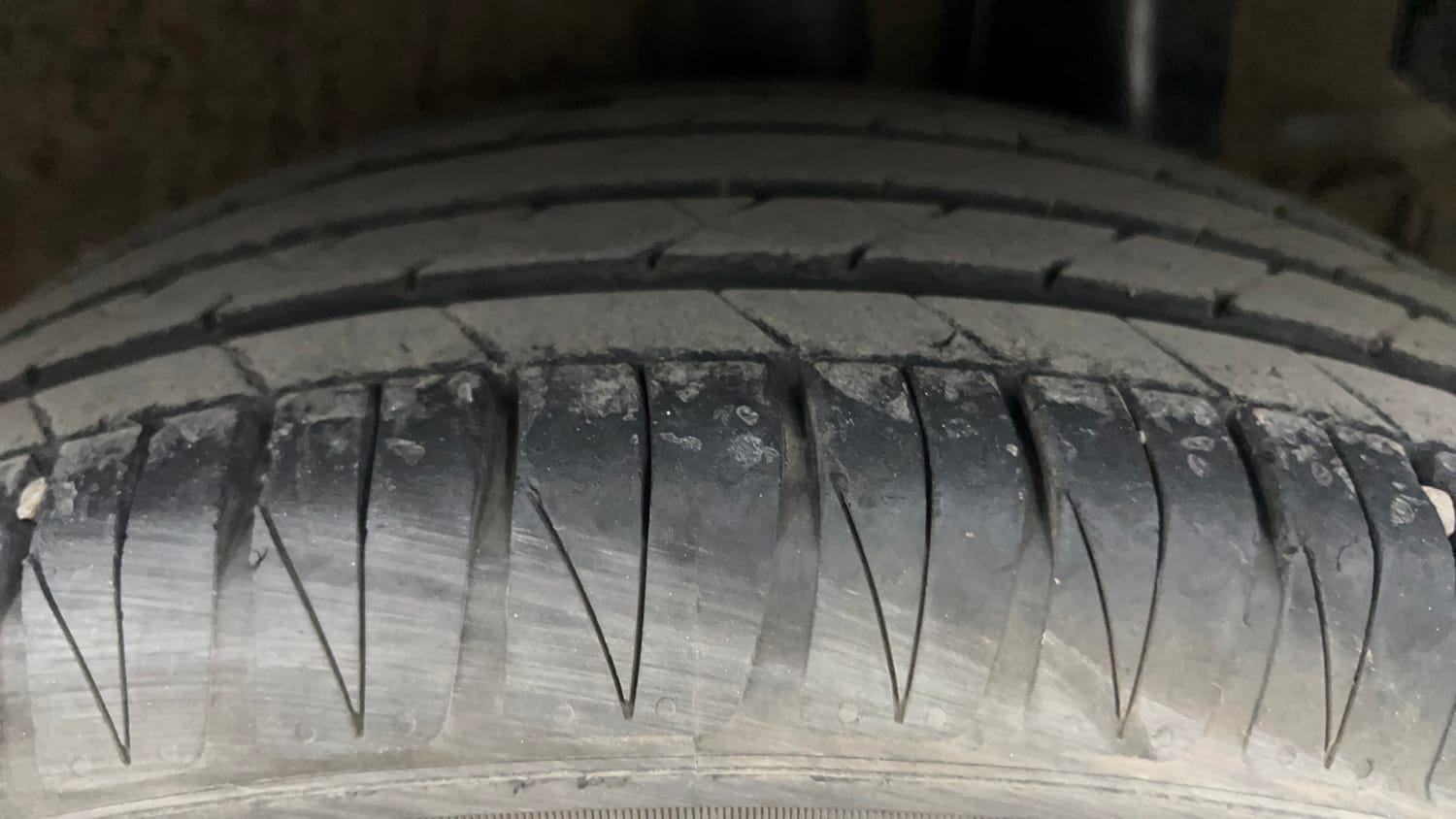Used 2023 Kia Sonet HTX 1.0 DCT Petrol Automatic tyres LEFT REAR TYRE TREAD VIEW